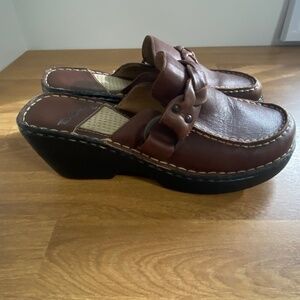 Thom McAn brown leather clogs size 8